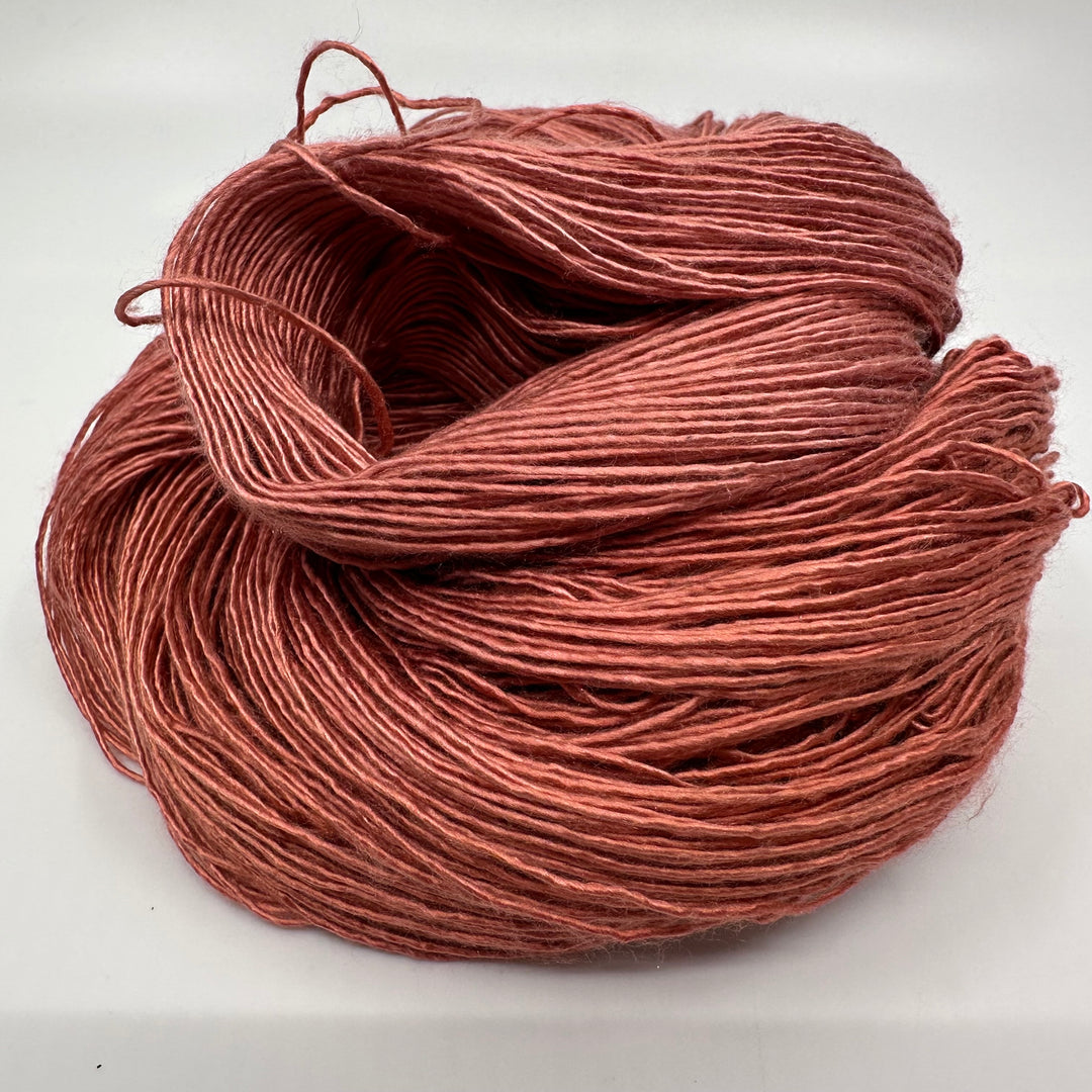 Harnie Hoolie’s Design Silky Mc Silkface // 4ply