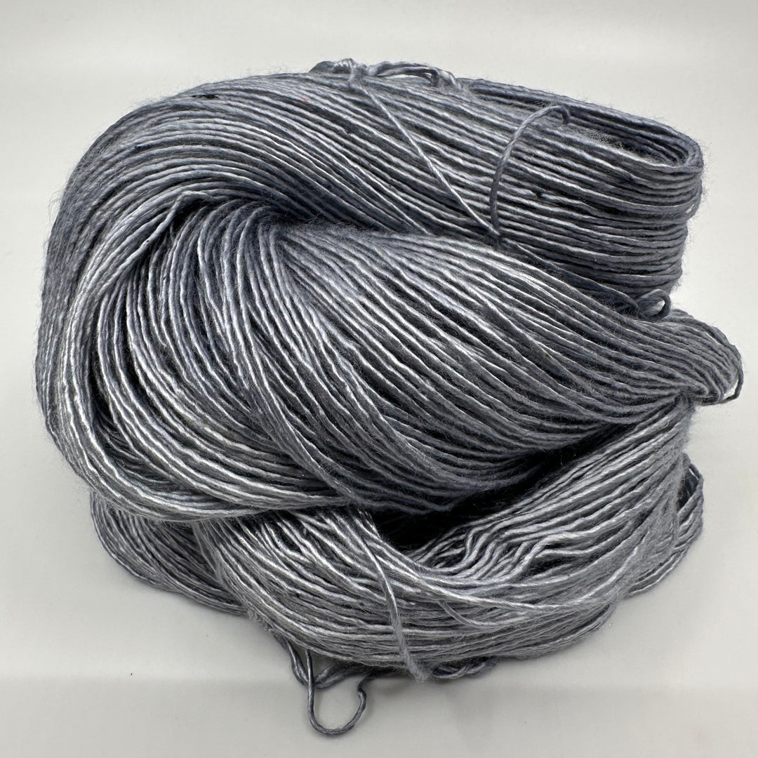 Harnie Hoolie’s Design Silky Mc Silkface // 4ply