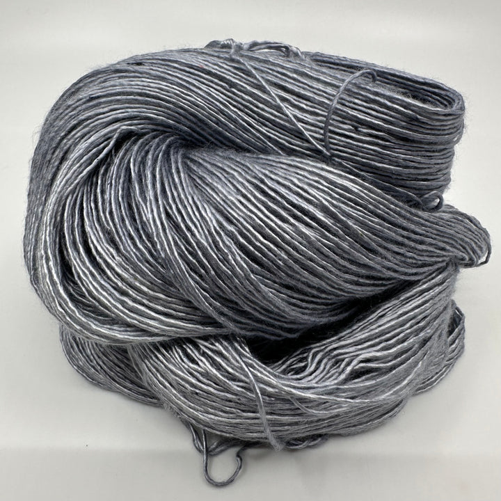 Harnie Hoolie’s Design Silky Mc Silkface // 4ply