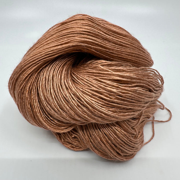 Harnie Hoolie’s Design Silky Mc Silkface // 4ply