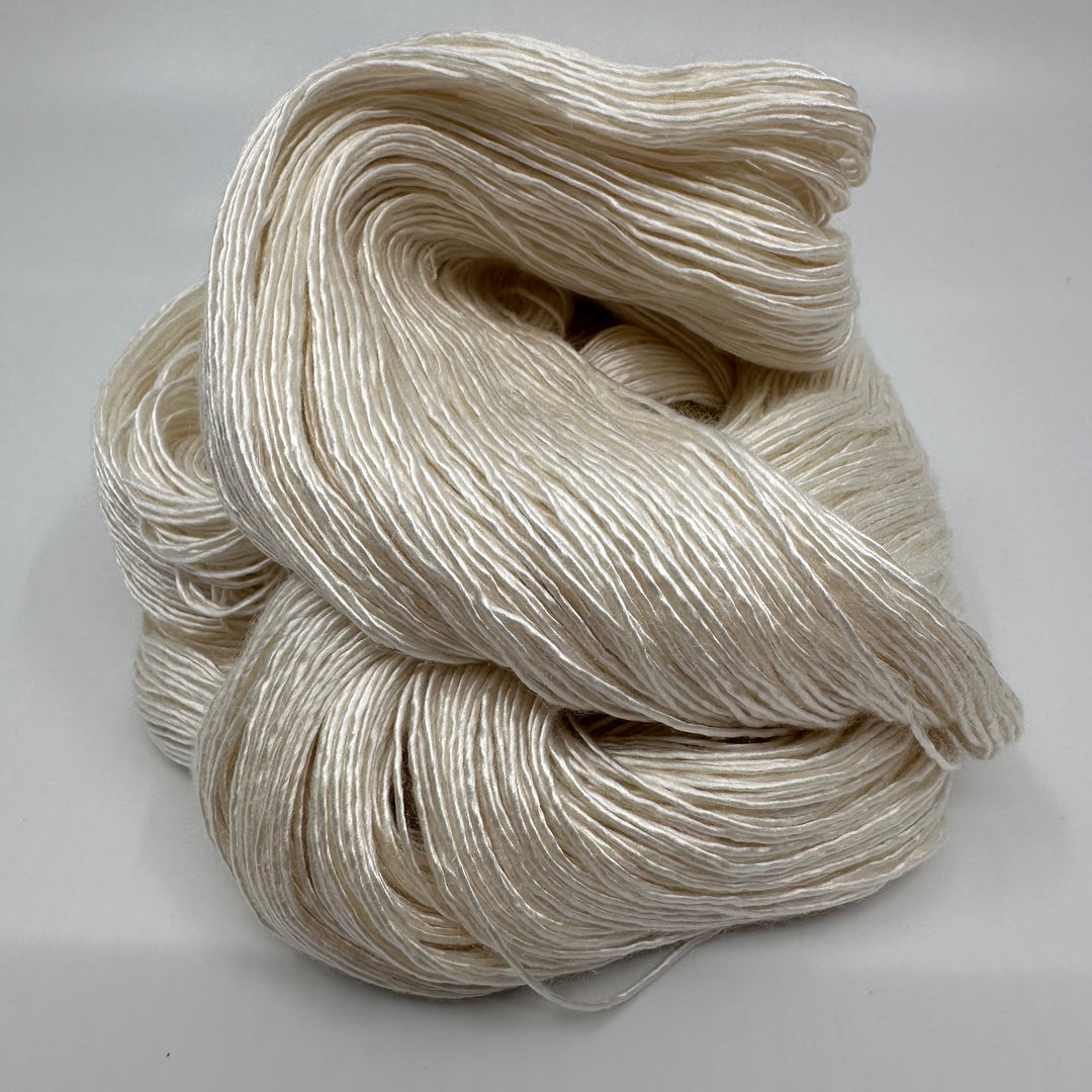 Harnie Hoolie’s Design Silky Mc Silkface // 4ply