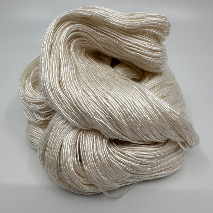 Harnie Hoolie’s Design Silky Mc Silkface // 4ply
