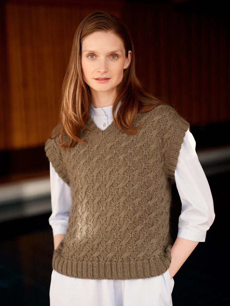 Entwined: Cables, Lace and Knitted Textures. Laine
