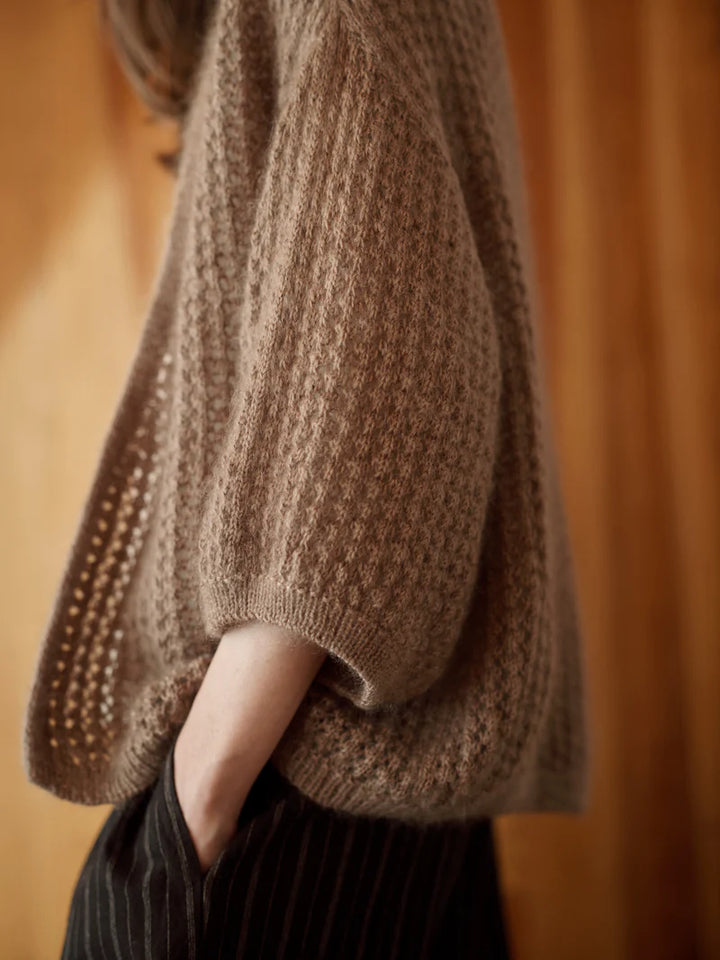 Entwined: Cables, Lace and Knitted Textures. Laine