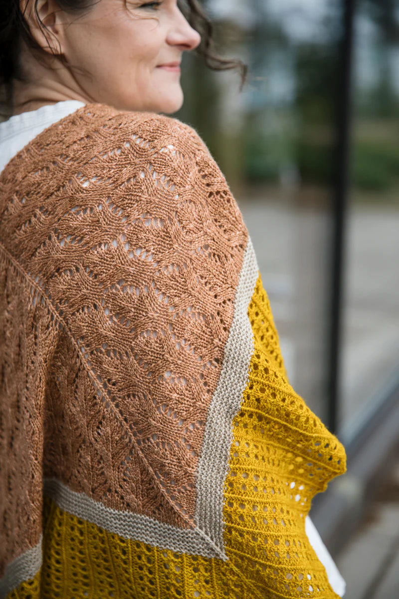 Entwined: Cables, Lace and Knitted Textures. Laine