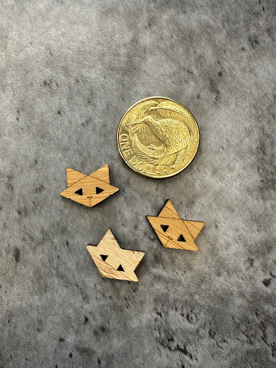 Wood Cat Button small - 16mm