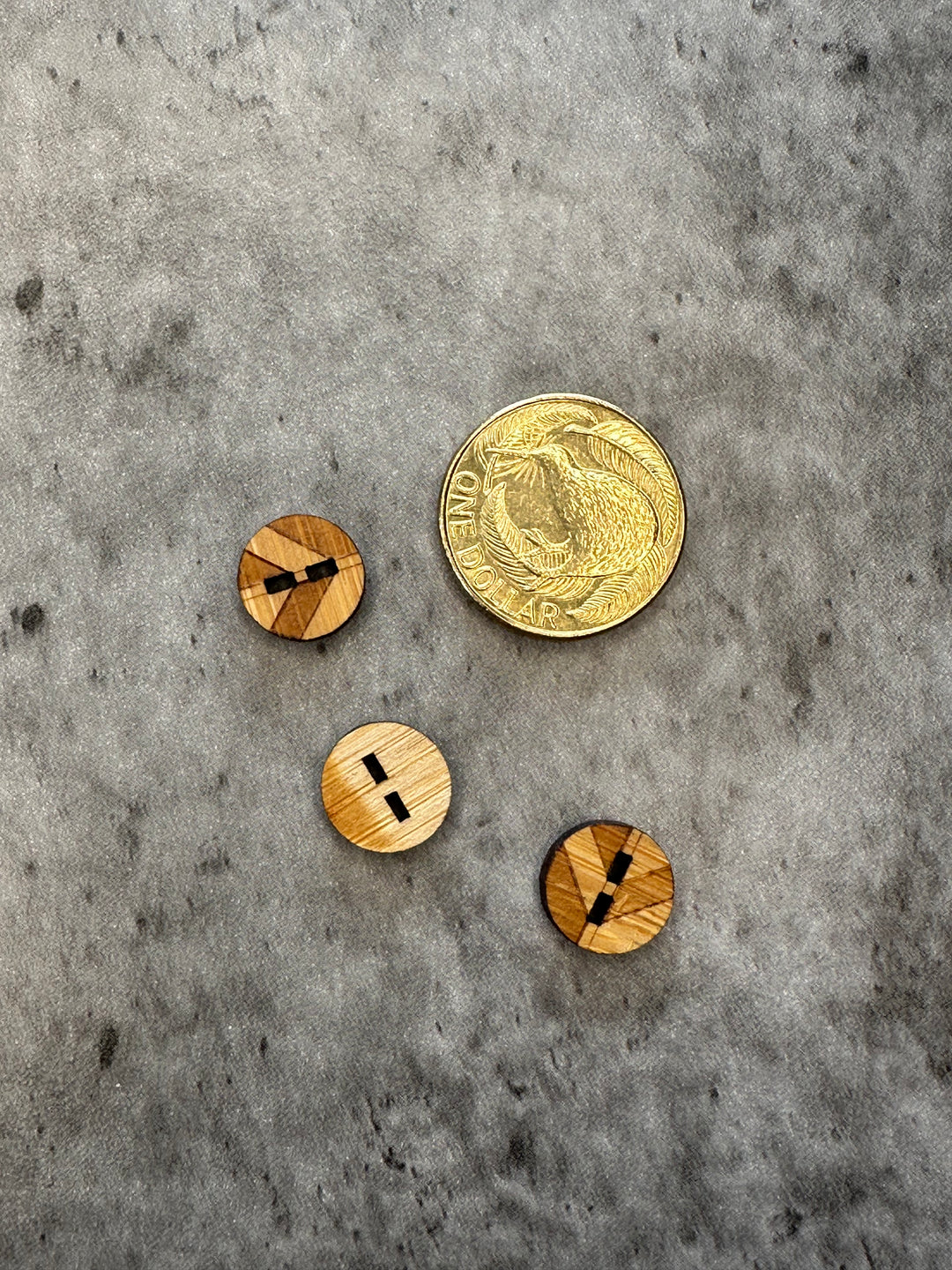 Bamboo Chevron Button small - 12mm