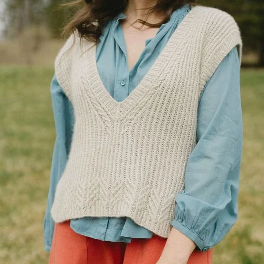 Field Notes: 20 Textured Knits for Everyday Beauty by Laine Publishing