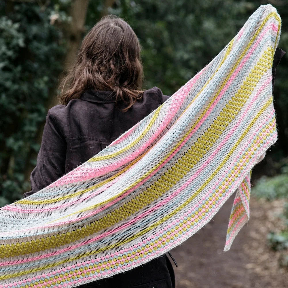 Field Notes: 20 Textured Knits for Everyday Beauty by Laine Publishing