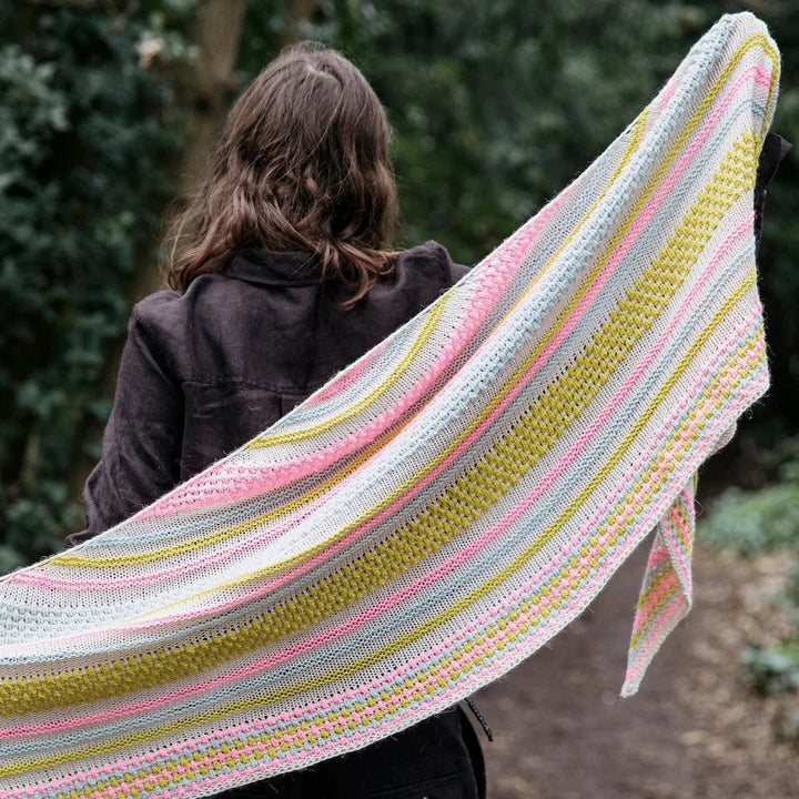 Field Notes: 20 Textured Knits for Everyday Beauty by Laine Publishing