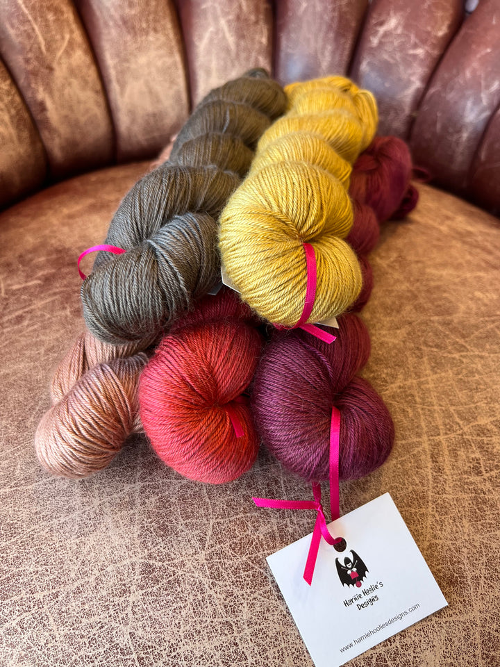 Harnie Hoolie’s Designs - Silky Humps // 4ply