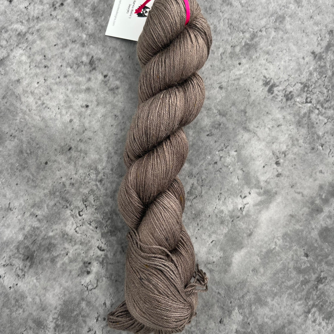 Harnie Hoolie’s Designs - Silky Humps // 4ply