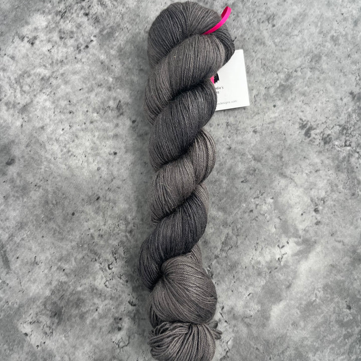 Harnie Hoolie’s Designs - Silky Humps // 4ply