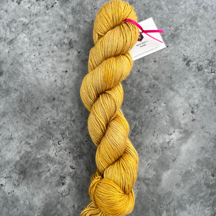 Harnie Hoolie’s Designs - Silky Humps // 4ply
