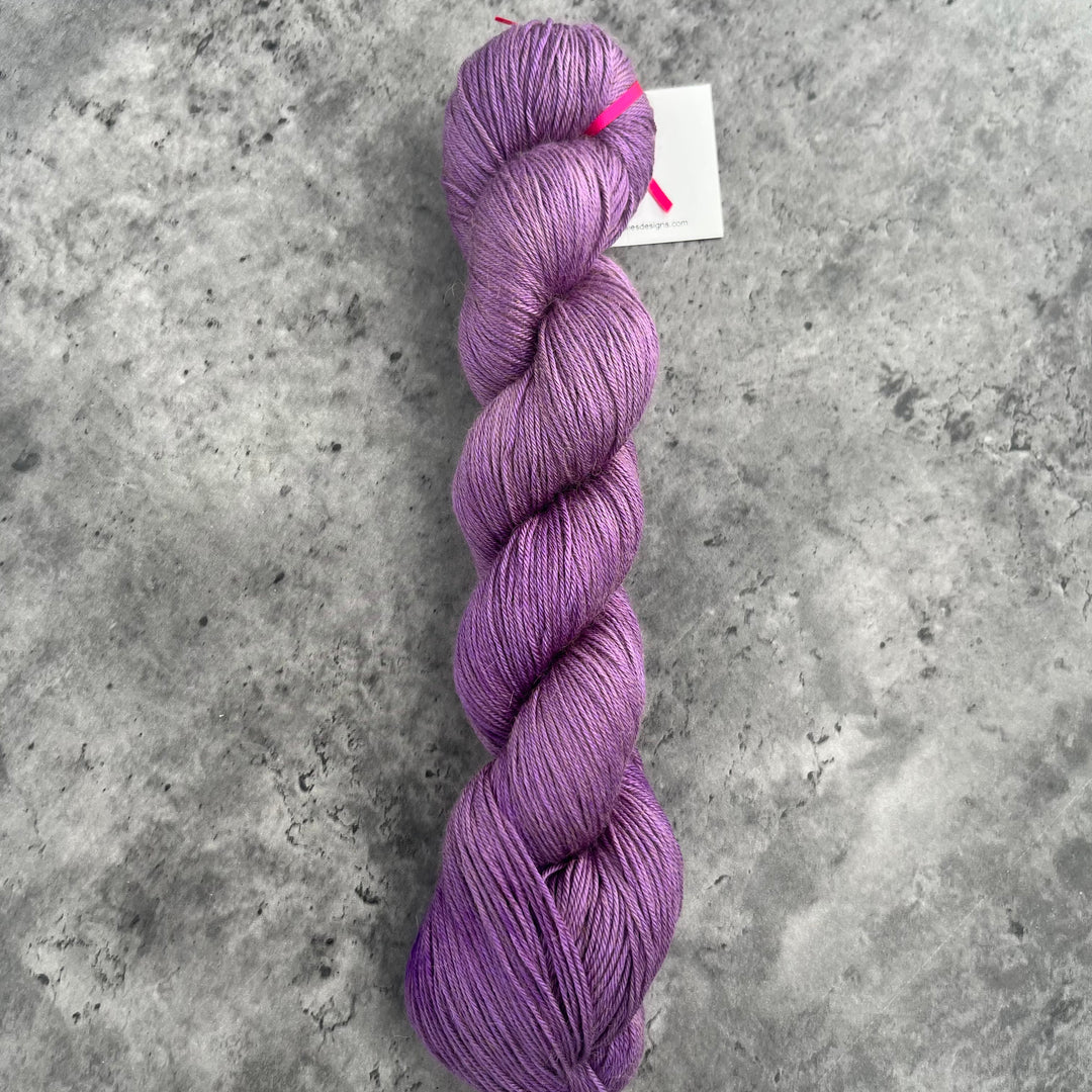 Harnie Hoolie’s Designs - Silky Humps // 4ply