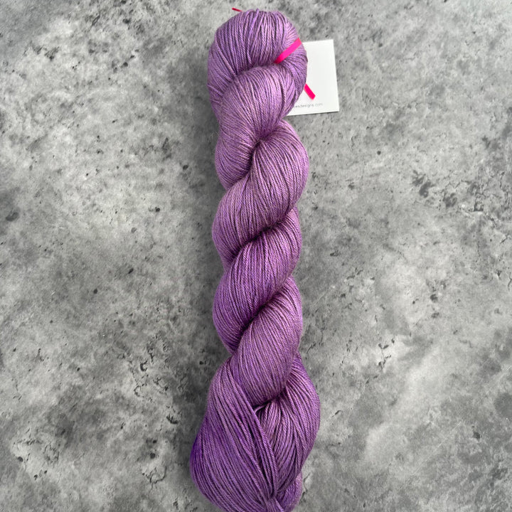 Harnie Hoolie’s Designs - Silky Humps // 4ply