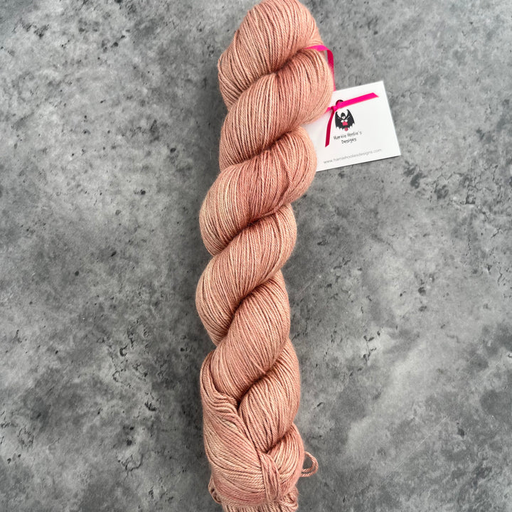 Harnie Hoolie’s Designs - Silky Humps // 4ply