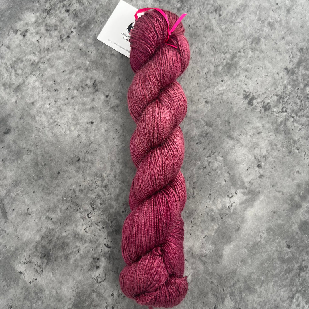Harnie Hoolie’s Designs - Silky Humps // 4ply