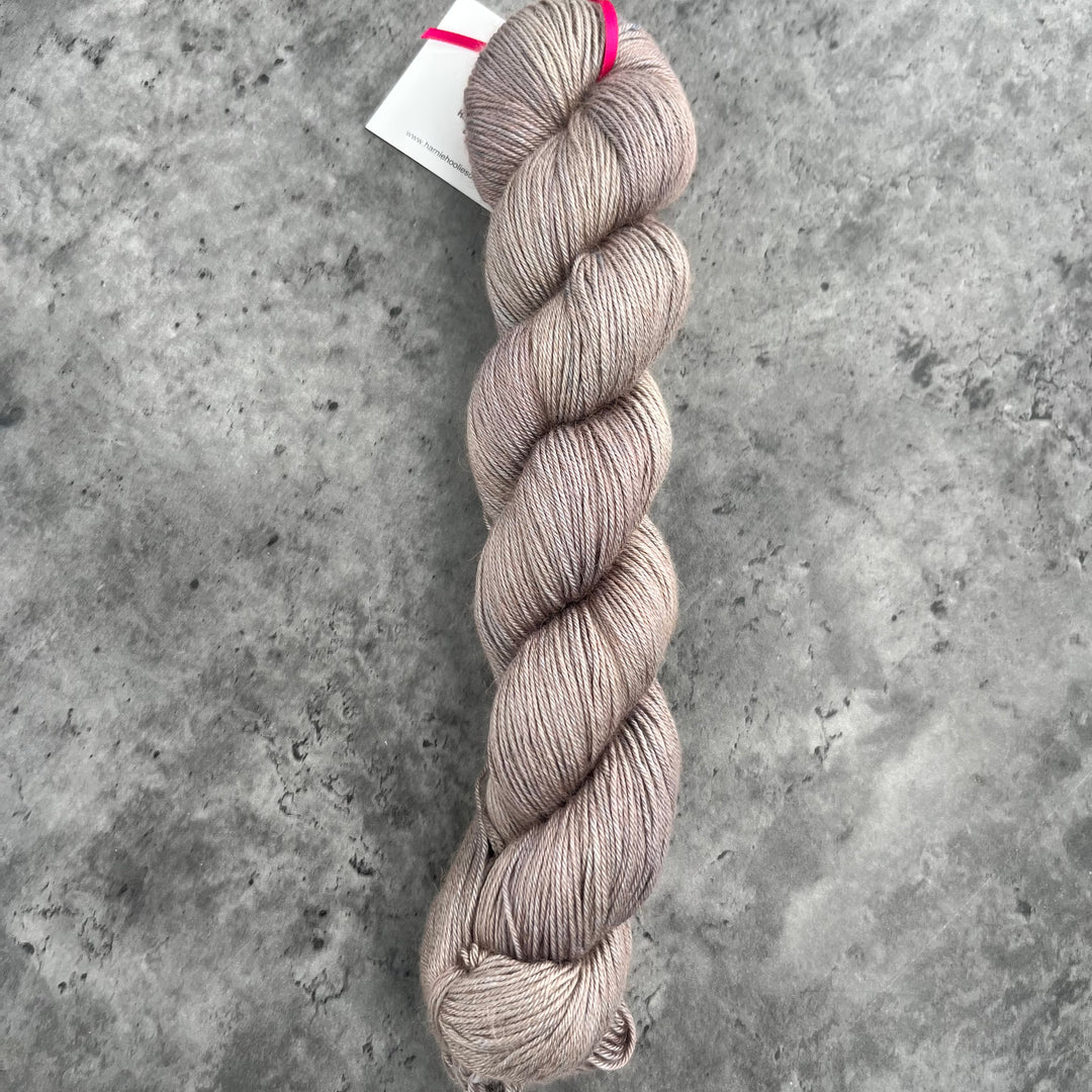 Harnie Hoolie’s Designs - Silky Humps // 4ply
