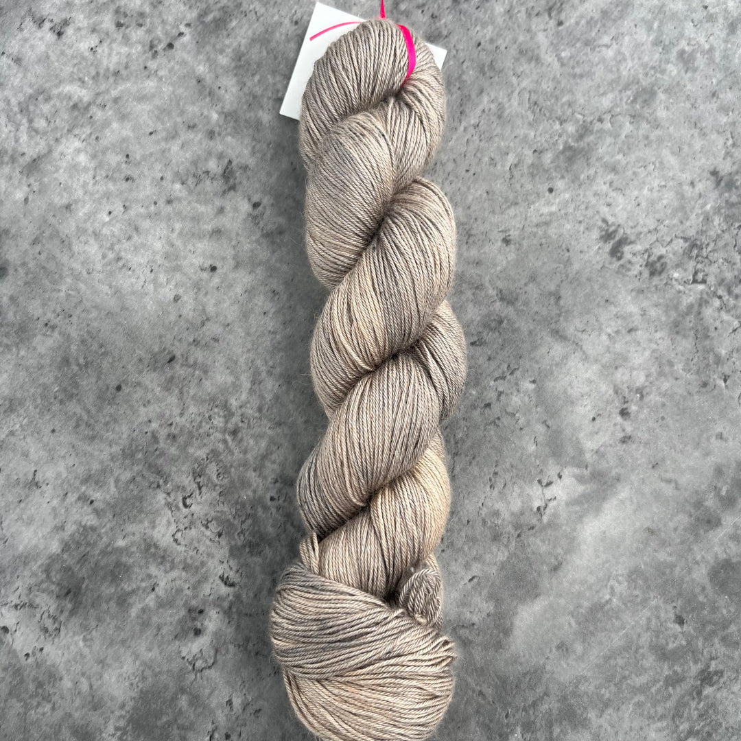 Harnie Hoolie’s Designs - Silky Humps // 4ply