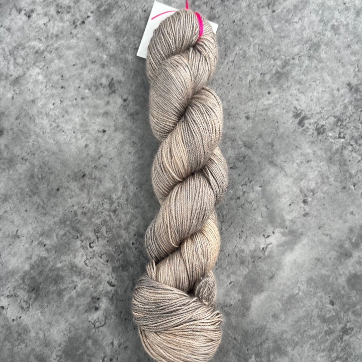 Harnie Hoolie’s Designs - Silky Humps // 4ply