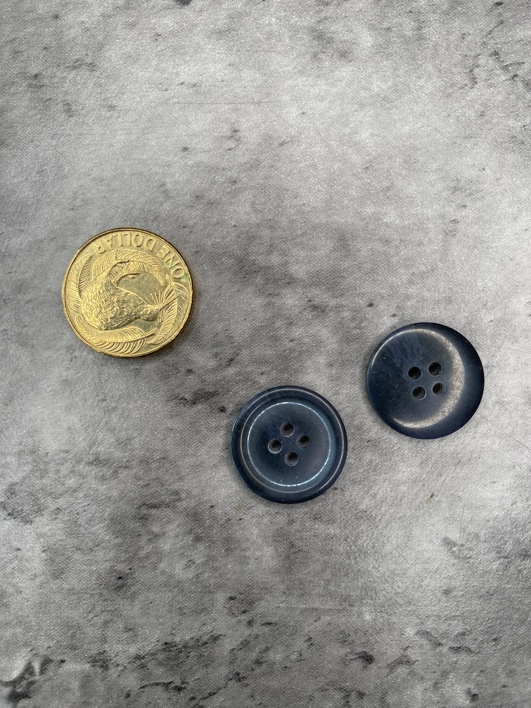 Anthrazite rimmed Buttons - 20mm