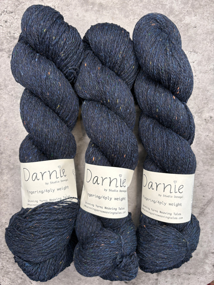 Spinning Yarns Weaving Tales - Darnie
