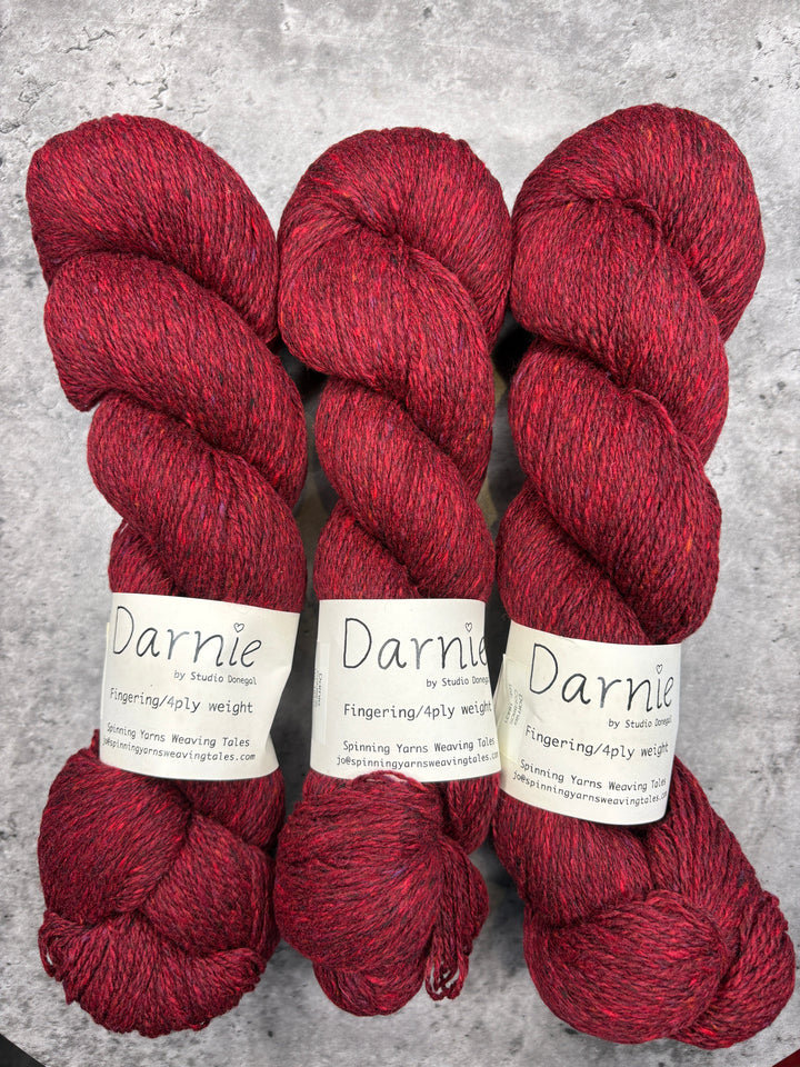 Spinning Yarns Weaving Tales - Darnie