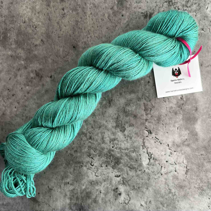 Harnie Hoolie’s Design Silky Humps // 4ply