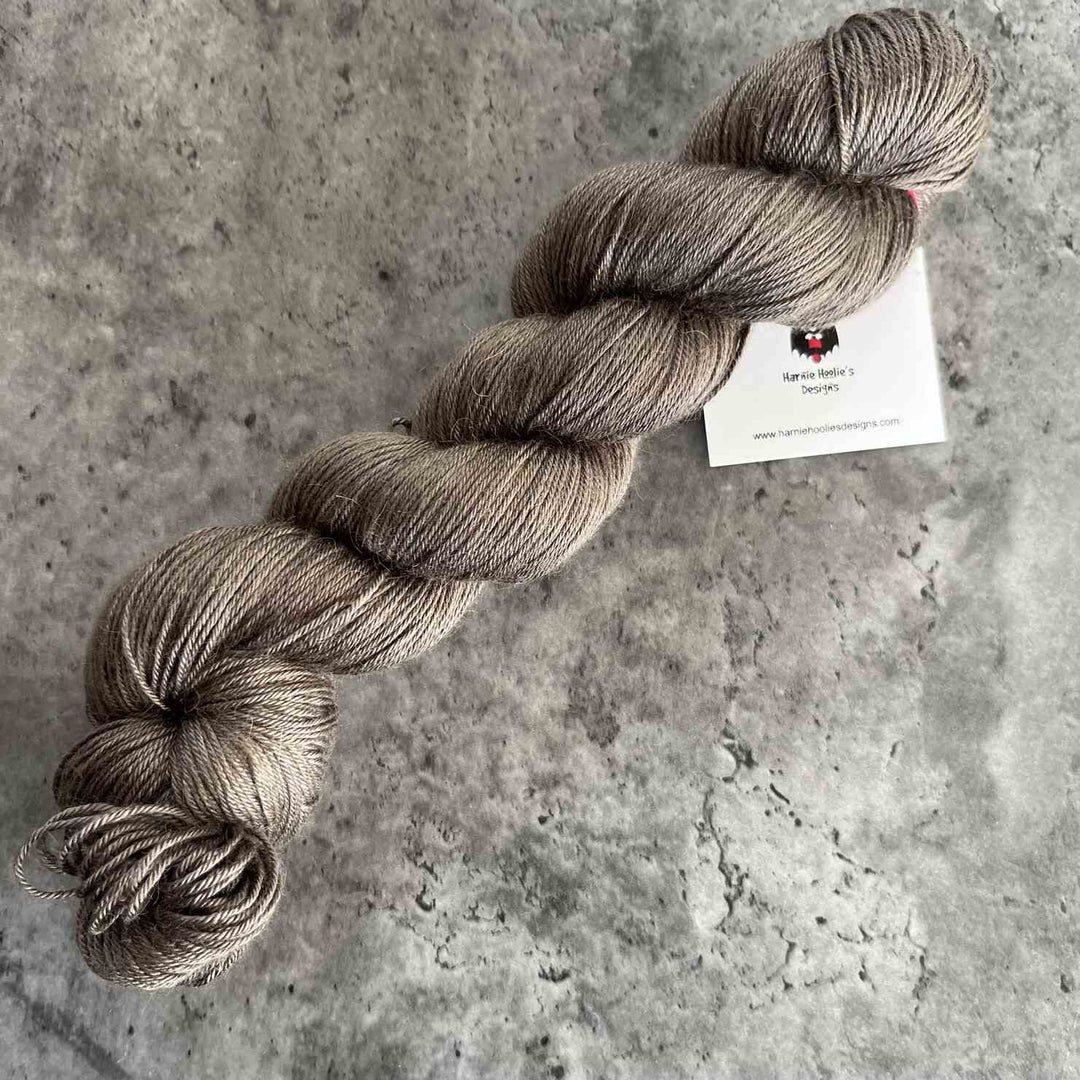 Harnie Hoolie’s Design Silky Humps // 4ply