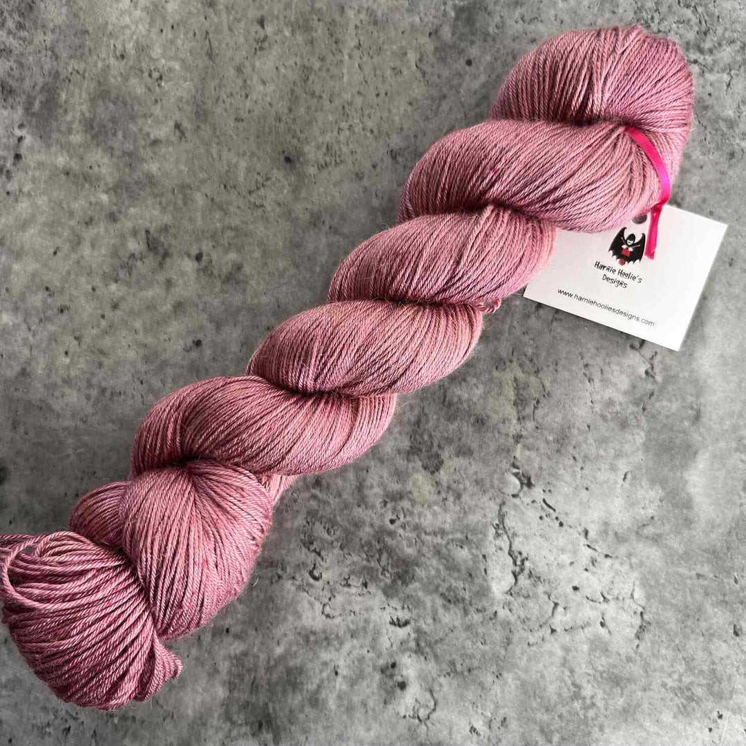 Harnie Hoolie’s Design Silky Humps // 4ply