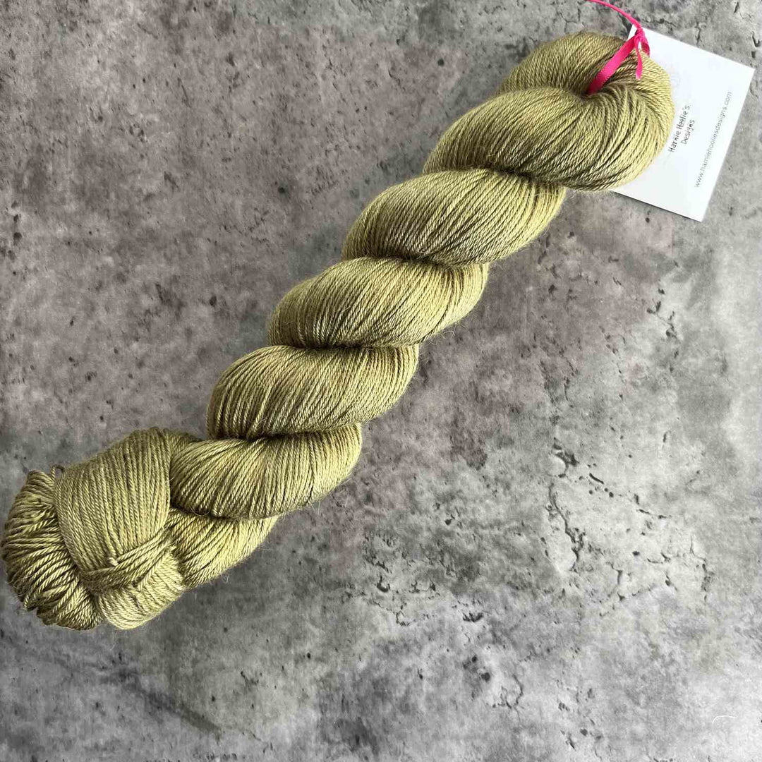 Harnie Hoolie’s Design Silky Humps // 4ply