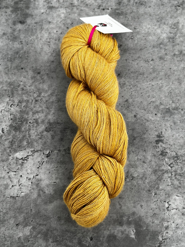 Harnie Hoolie’s Designs - Silky Humps // 4ply