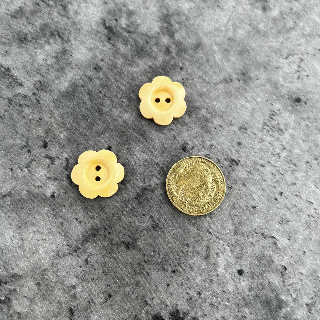 Natty Notions Wooden Button Cream flower - 20mm