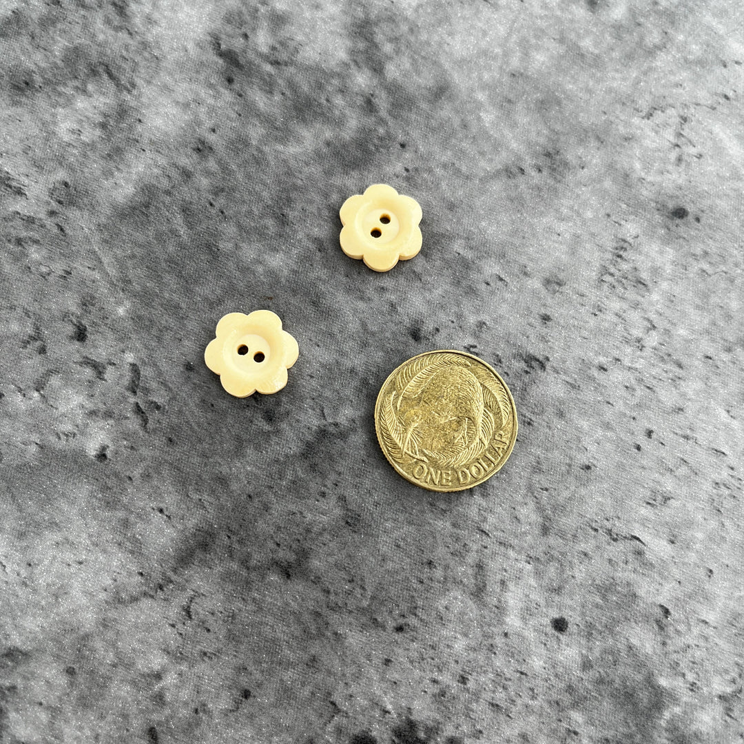 Natty Notions Wooden Button Cream flower - 15mm