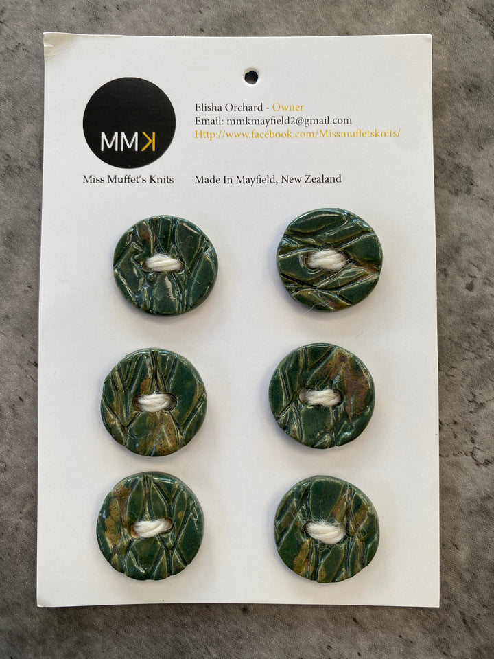 Miss Muffet's Knits // Buttons