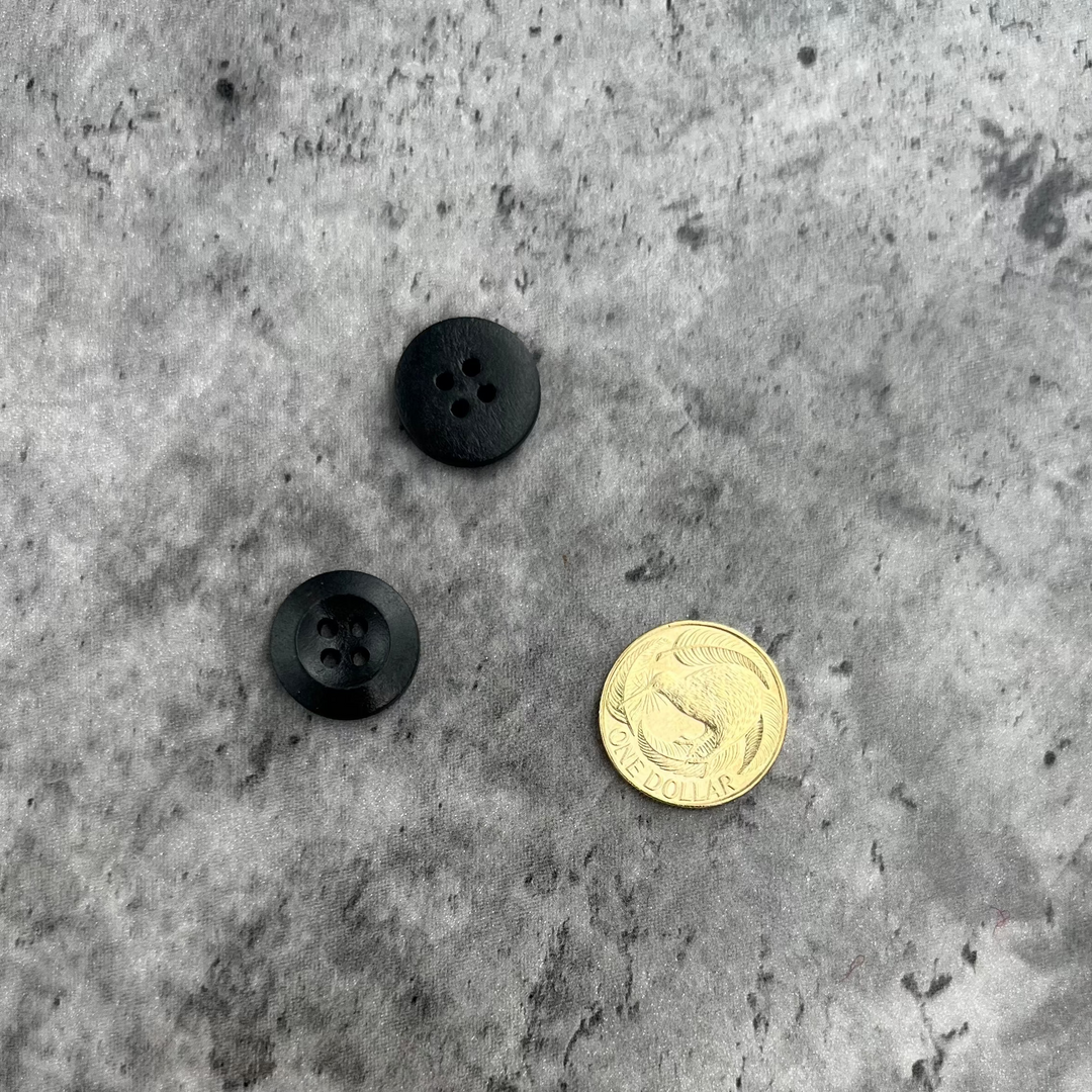 Natty Notions Wooden Button Black rimmed - 18mm