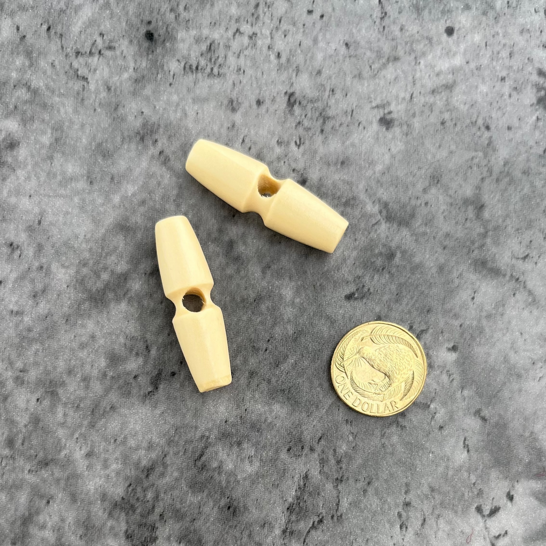 Natty Notions Wooden Cream Toggle - 4cm