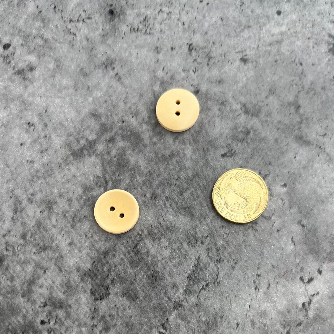 Natty Notions Wooden Button Cream concave - 18mm