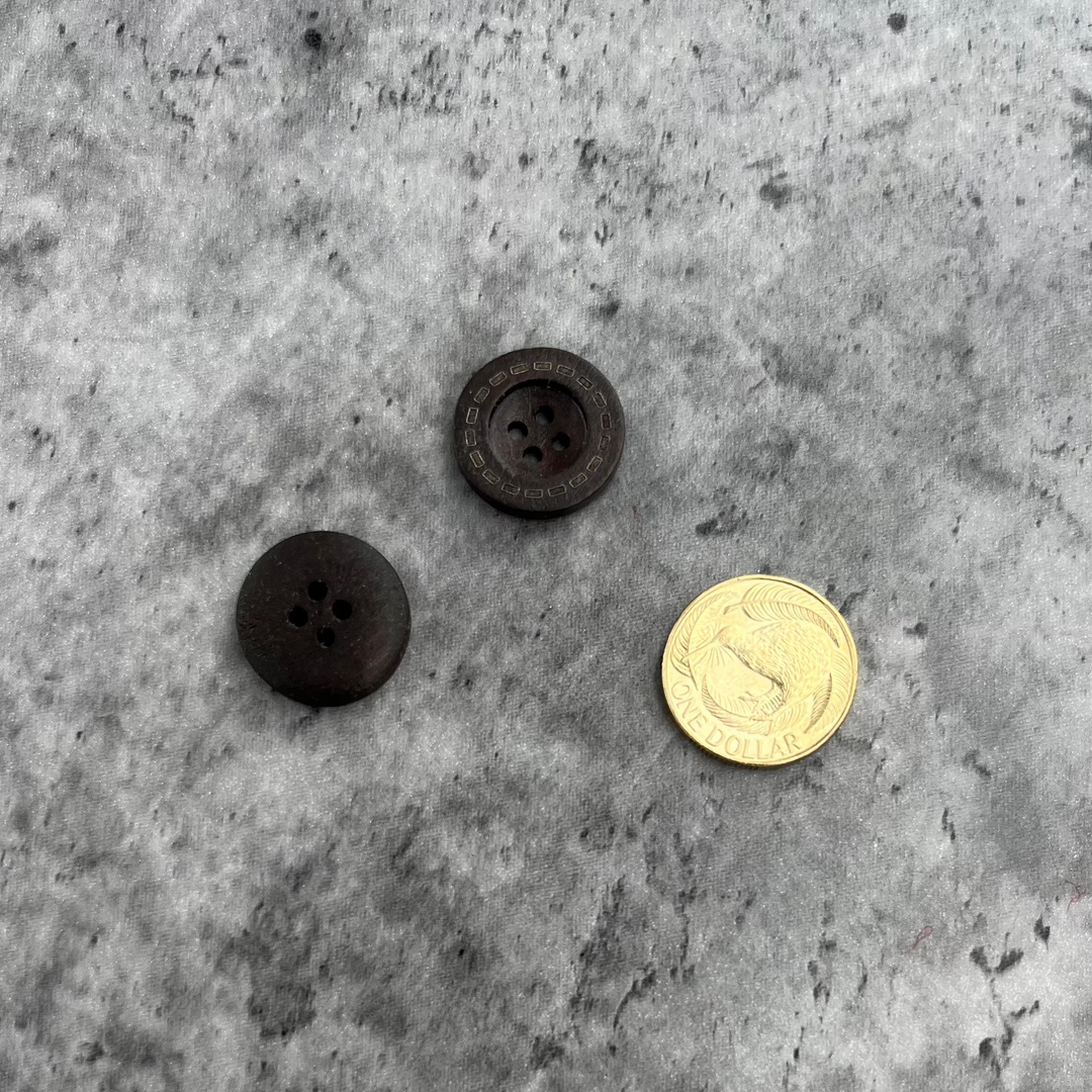 Natty Notions Wooden Button Tan engraved - 20mm